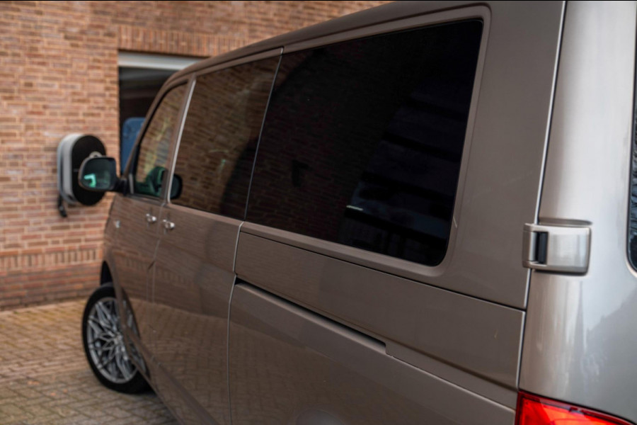 Volkswagen Transporter 2.0 TDI L2H1 DC Highline 1e Eig Adaptive Cruise Trekhaak Leder LED 19''