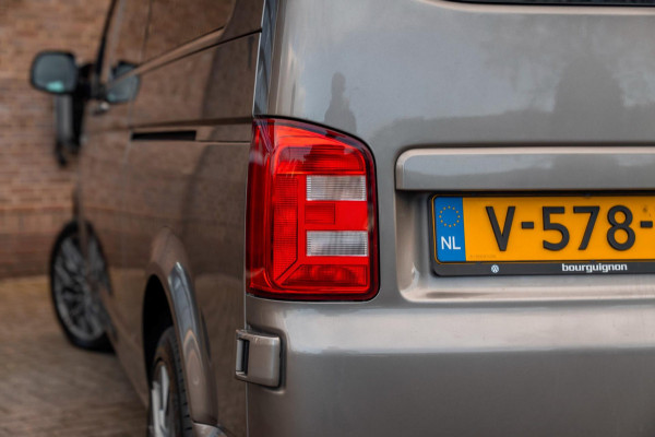 Volkswagen Transporter 2.0 TDI L2H1 DC Highline 1e Eig Adaptive Cruise Trekhaak Leder LED 19''