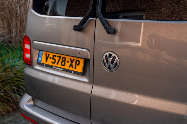 Volkswagen Transporter 2.0 TDI L2H1 DC Highline 1e Eig Adaptive Cruise Trekhaak Leder LED 19''