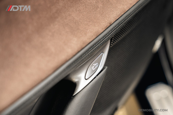 Ferrari SF90 Spider 4.0 V8 | Blu Pozzi | Daytona Seats Cioccolato |