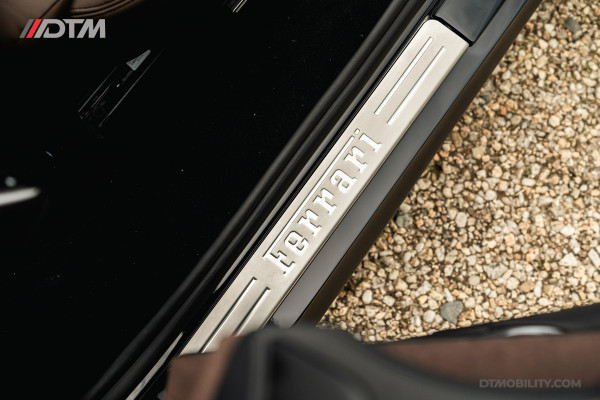 Ferrari SF90 Spider 4.0 V8 | Blu Pozzi | Daytona Seats Cioccolato |