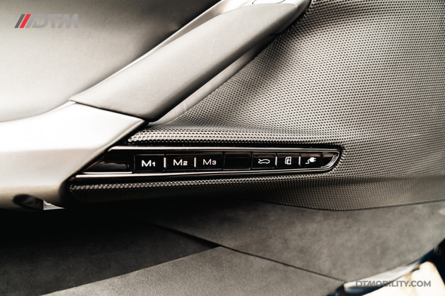 Ferrari SF90 Spider 4.0 V8 | Blu Pozzi | Daytona Seats Cioccolato |