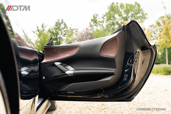 Ferrari SF90 Spider 4.0 V8 | Blu Pozzi | Daytona Seats Cioccolato |