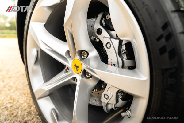 Ferrari SF90 Spider 4.0 V8 | Blu Pozzi | Daytona Seats Cioccolato |