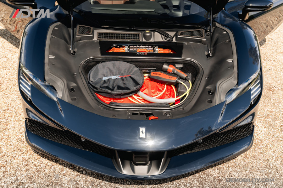 Ferrari SF90 Spider 4.0 V8 | Blu Pozzi | Daytona Seats Cioccolato |