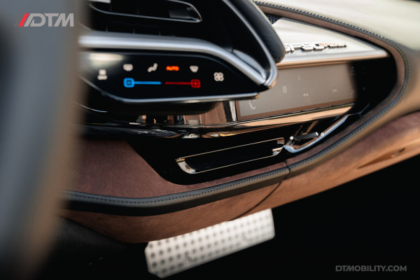 Ferrari SF90 Spider 4.0 V8 | Blu Pozzi | Daytona Seats Cioccolato |