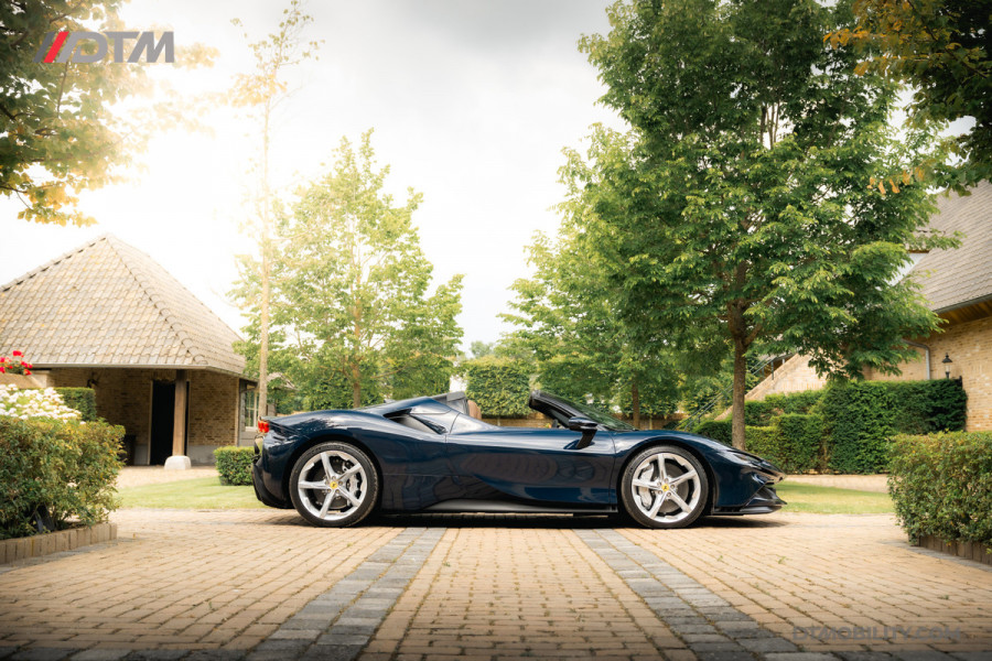 Ferrari SF90 Spider 4.0 V8 | Blu Pozzi | Daytona Seats Cioccolato |