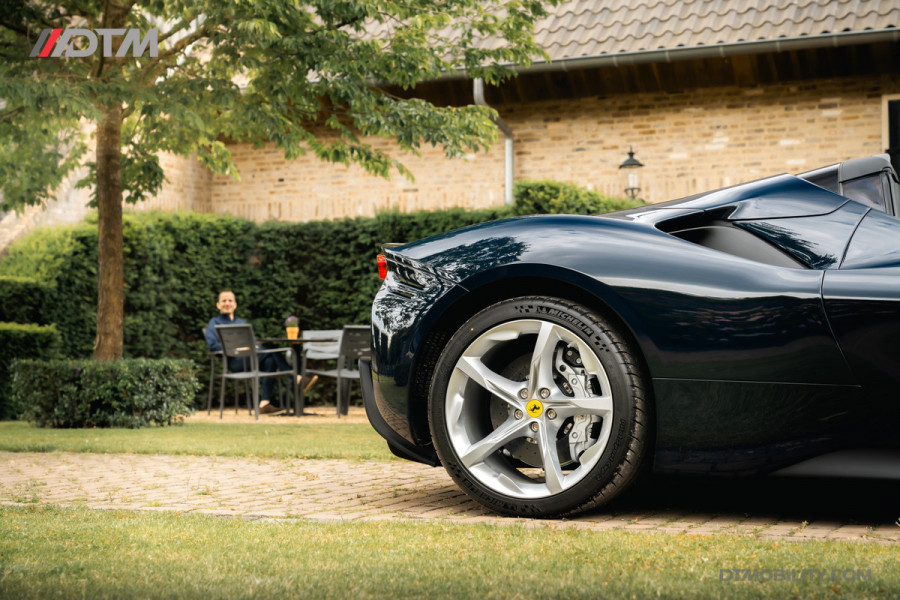 Ferrari SF90 Spider 4.0 V8 | Blu Pozzi | Daytona Seats Cioccolato |