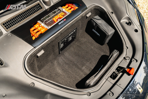 Ferrari SF90 Spider 4.0 V8 | Blu Pozzi | Daytona Seats Cioccolato |