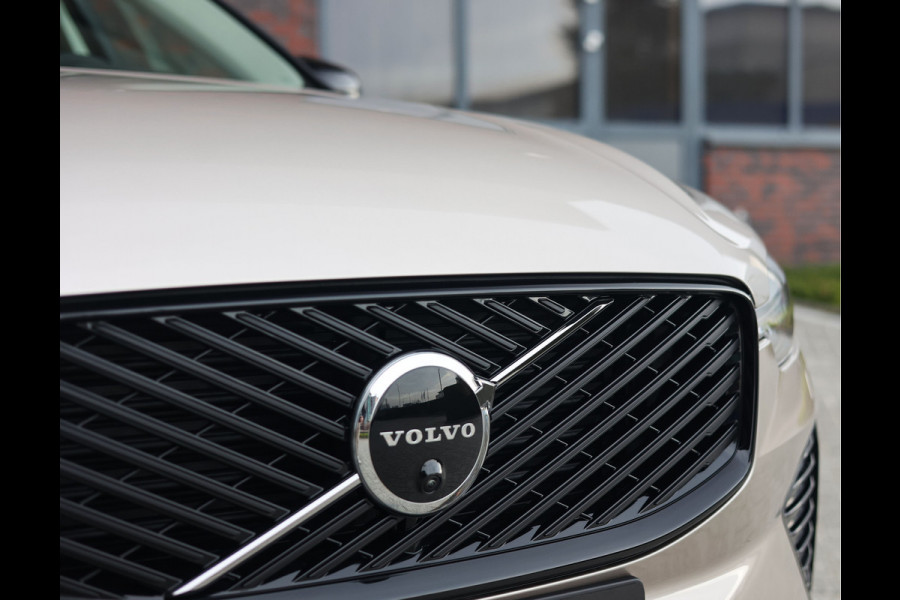 Volvo XC60 T8 AWD Ultra Dark | Direct rijden! - Trekhaak - Pano