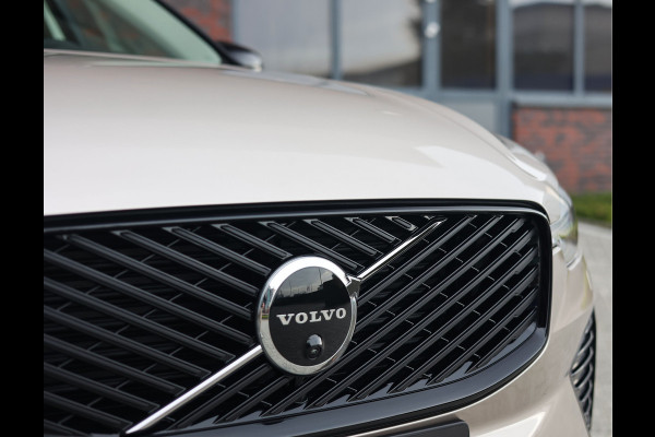 Volvo XC60 T8 AWD Ultra Dark | Direct rijden! - Trekhaak - Pano