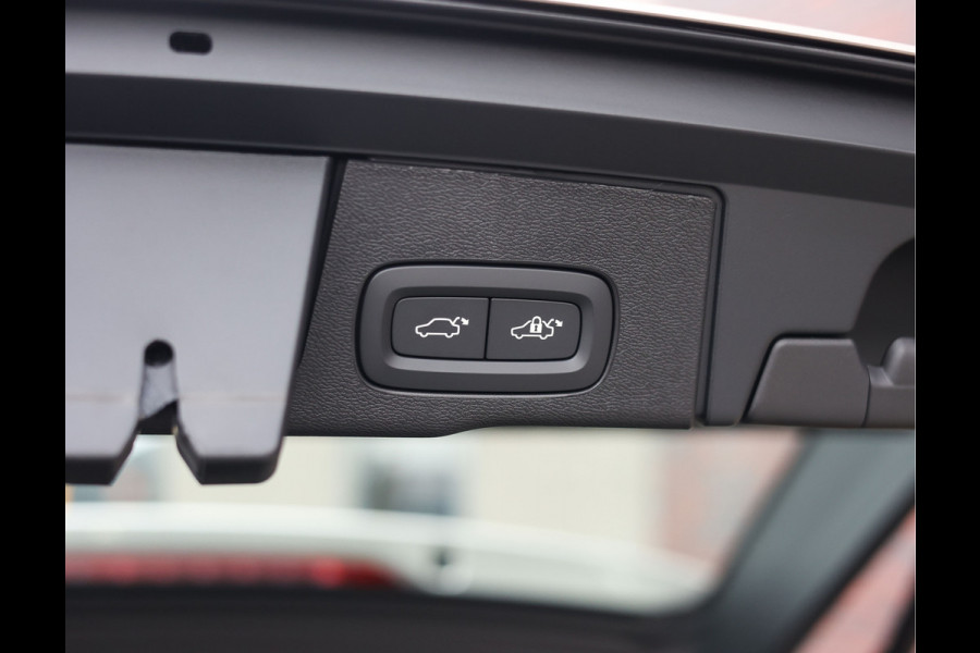 Volvo XC60 T8 AWD Ultra Dark | Direct rijden! - Trekhaak - Pano