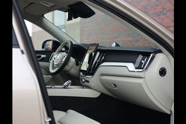 Volvo XC60 T8 AWD Ultra Dark | Direct rijden! - Trekhaak - Pano