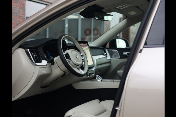 Volvo XC60 T8 AWD Ultra Dark | Direct rijden! - Trekhaak - Pano