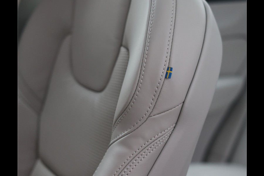 Volvo XC60 T8 AWD Ultra Dark | Direct rijden! - Trekhaak - Pano