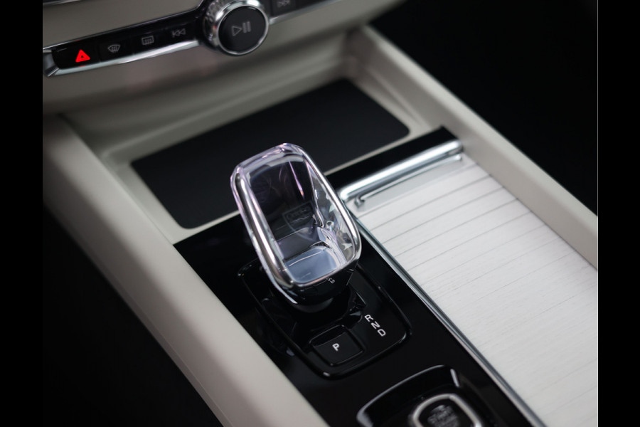 Volvo XC60 T8 AWD Ultra Dark | Direct rijden! - Trekhaak - Pano