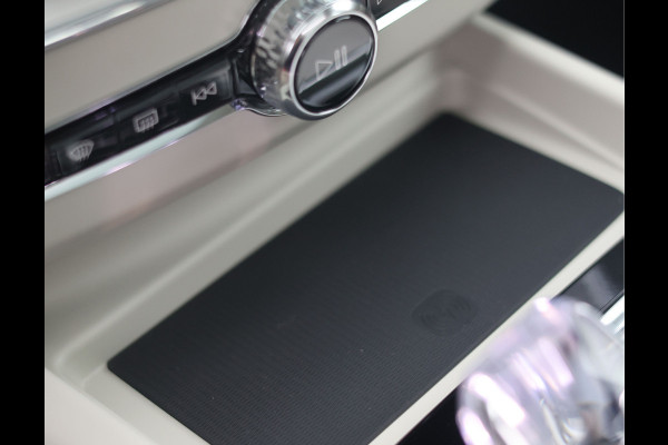 Volvo XC60 T8 AWD Ultra Dark | Direct rijden! - Trekhaak - Pano