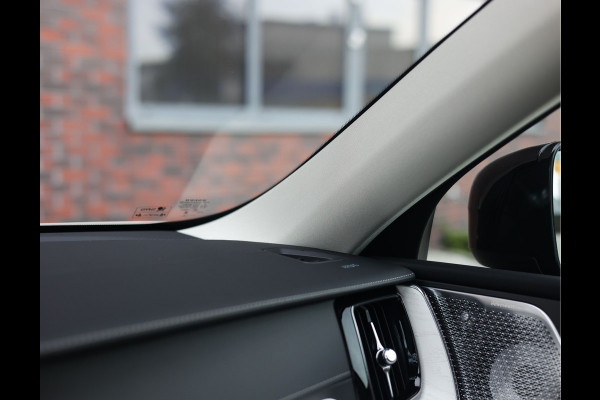 Volvo XC60 T8 AWD Ultra Dark | Direct rijden! - Trekhaak - Pano