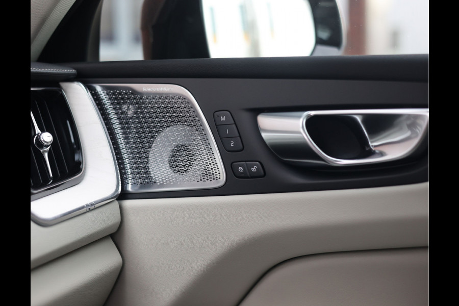 Volvo XC60 T8 AWD Ultra Dark | Direct rijden! - Trekhaak - Pano