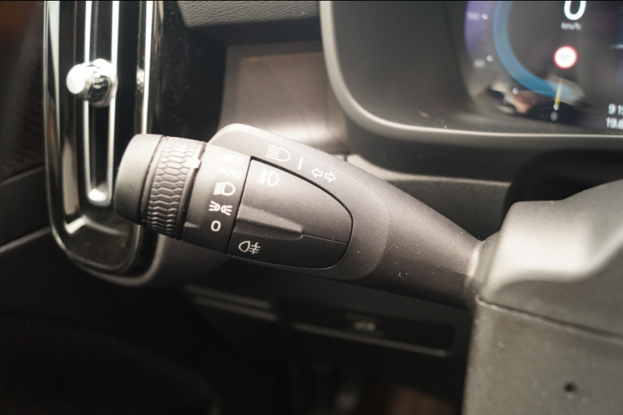 Volvo XC40 Recharge Ultimate 70kWh -PANO-TREKHAAK-CAM-ECC-