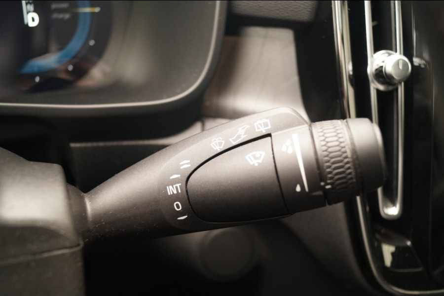 Volvo XC40 Recharge Ultimate 70kWh -PANO-TREKHAAK-CAM-ECC-