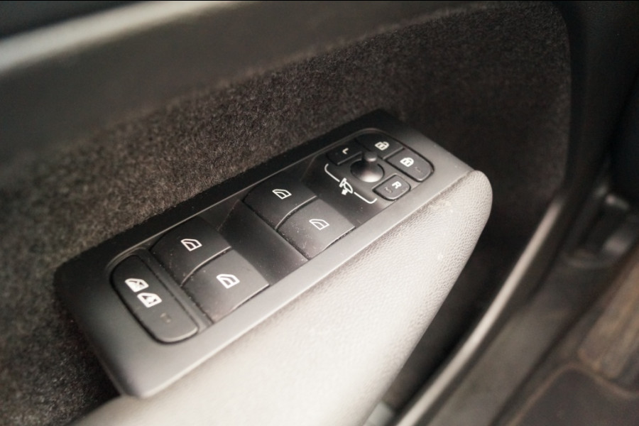 Volvo XC40 Recharge Ultimate 70kWh -PANO-TREKHAAK-CAM-ECC-