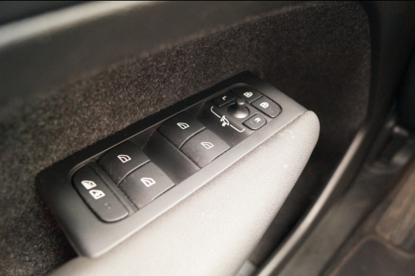 Volvo XC40 Recharge Ultimate 70kWh -PANO-TREKHAAK-CAM-ECC-