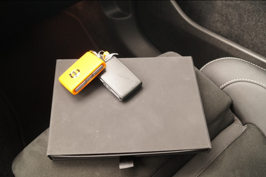 Volvo XC40 Recharge Ultimate 70kWh -PANO-TREKHAAK-CAM-ECC-