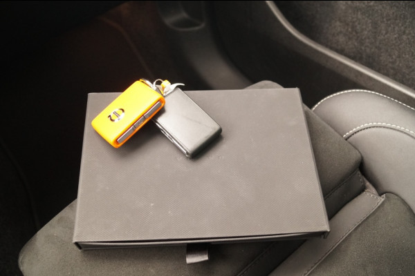 Volvo XC40 Recharge Ultimate 70kWh -PANO-TREKHAAK-CAM-ECC-