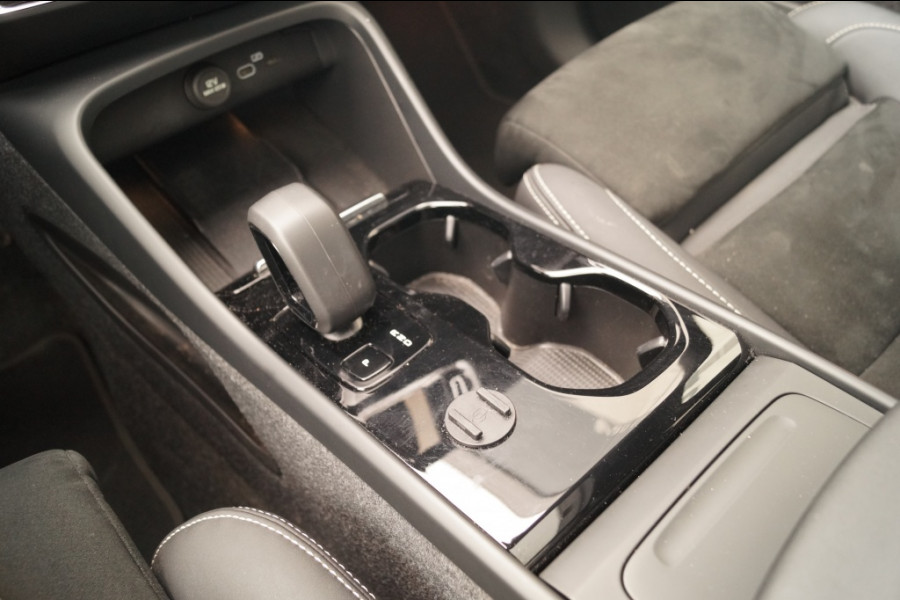 Volvo XC40 Recharge Ultimate 70kWh -PANO-TREKHAAK-CAM-ECC-