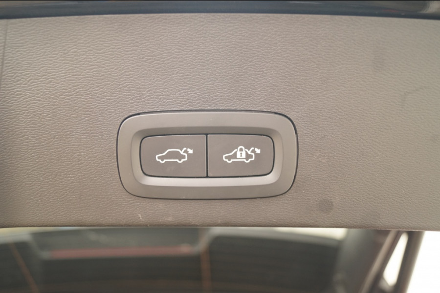 Volvo XC40 Recharge Ultimate 70kWh -PANO-TREKHAAK-CAM-ECC-