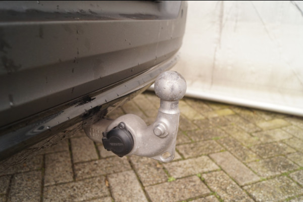 Volvo XC40 Recharge Ultimate 70kWh -PANO-TREKHAAK-CAM-ECC-