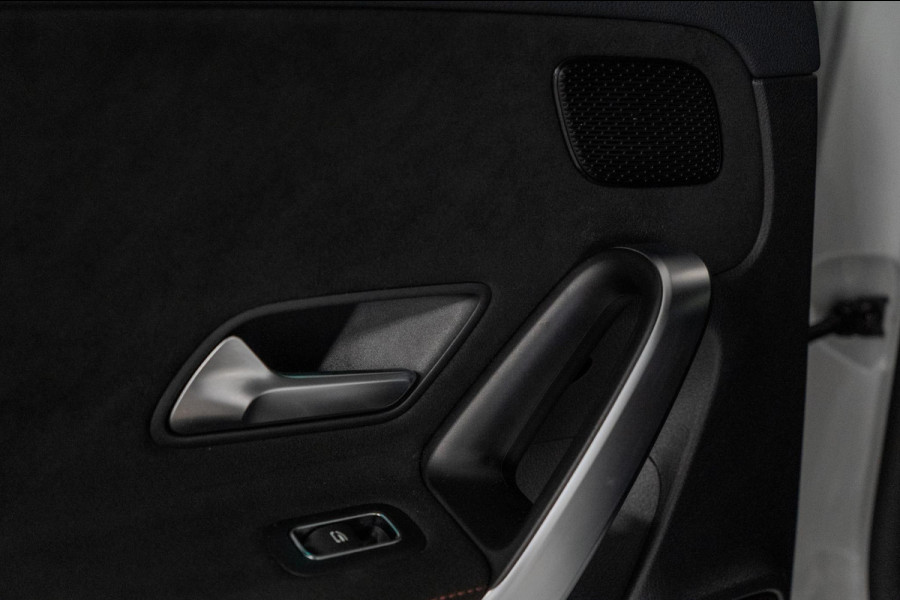 Mercedes-Benz CLA-Klasse 250 e AMG Business Solution Pano|Memory|Camera|Sfeerverlichting