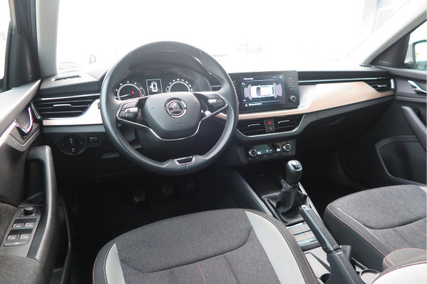 Škoda Kamiq 1.0 TSI 110pk Style PDC ,LMV,Trekhaak,Stoelverwarming,Cruisecontrol,Achteruitrijcamera, Carplay, Stuurwiel multifunctioneel, Navigatie(via carplay) etc.