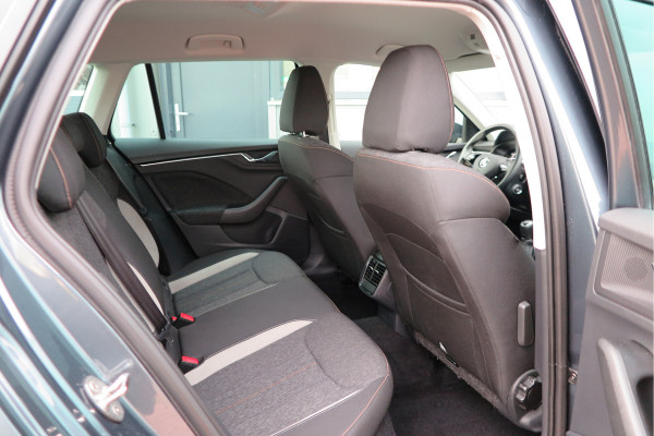 Škoda Kamiq 1.0 TSI 110pk Style PDC ,LMV,Trekhaak,Stoelverwarming,Cruisecontrol,Achteruitrijcamera, Carplay, Stuurwiel multifunctioneel, Navigatie(via carplay) etc.