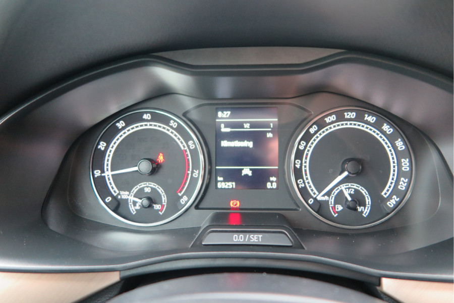 Škoda Kamiq 1.0 TSI 110pk Style PDC ,LMV,Trekhaak,Stoelverwarming,Cruisecontrol,Achteruitrijcamera, Carplay, Stuurwiel multifunctioneel, Navigatie(via carplay) etc.