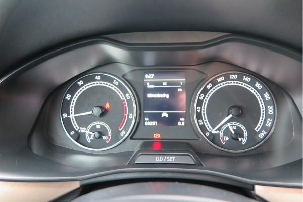 Škoda Kamiq 1.0 TSI 110pk Style PDC ,LMV,Trekhaak,Stoelverwarming,Cruisecontrol,Achteruitrijcamera, Carplay, Stuurwiel multifunctioneel, Navigatie(via carplay) etc.