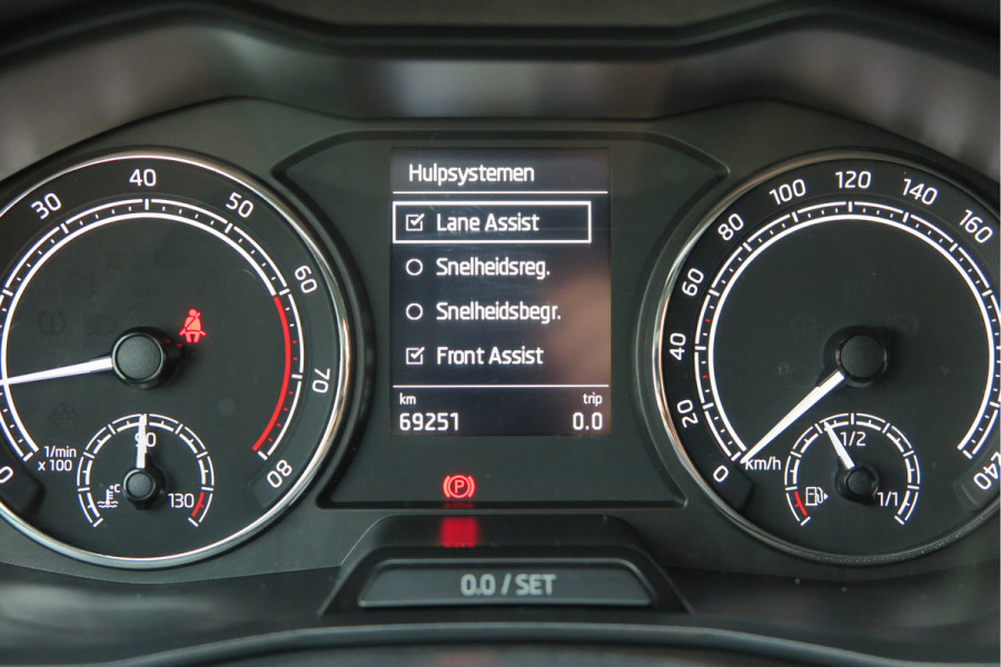 Škoda Kamiq 1.0 TSI 110pk Style PDC ,LMV,Trekhaak,Stoelverwarming,Cruisecontrol,Achteruitrijcamera, Carplay, Stuurwiel multifunctioneel, Navigatie(via carplay) etc.