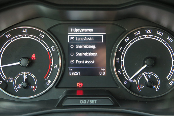 Škoda Kamiq 1.0 TSI 110pk Style PDC ,LMV,Trekhaak,Stoelverwarming,Cruisecontrol,Achteruitrijcamera, Carplay, Stuurwiel multifunctioneel, Navigatie(via carplay) etc.