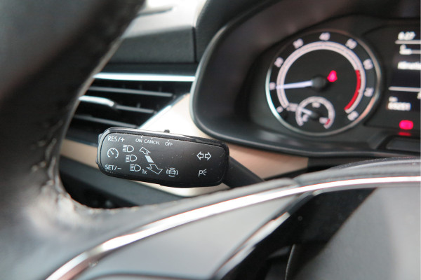 Škoda Kamiq 1.0 TSI 110pk Style PDC ,LMV,Trekhaak,Stoelverwarming,Cruisecontrol,Achteruitrijcamera, Carplay, Stuurwiel multifunctioneel, Navigatie(via carplay) etc.