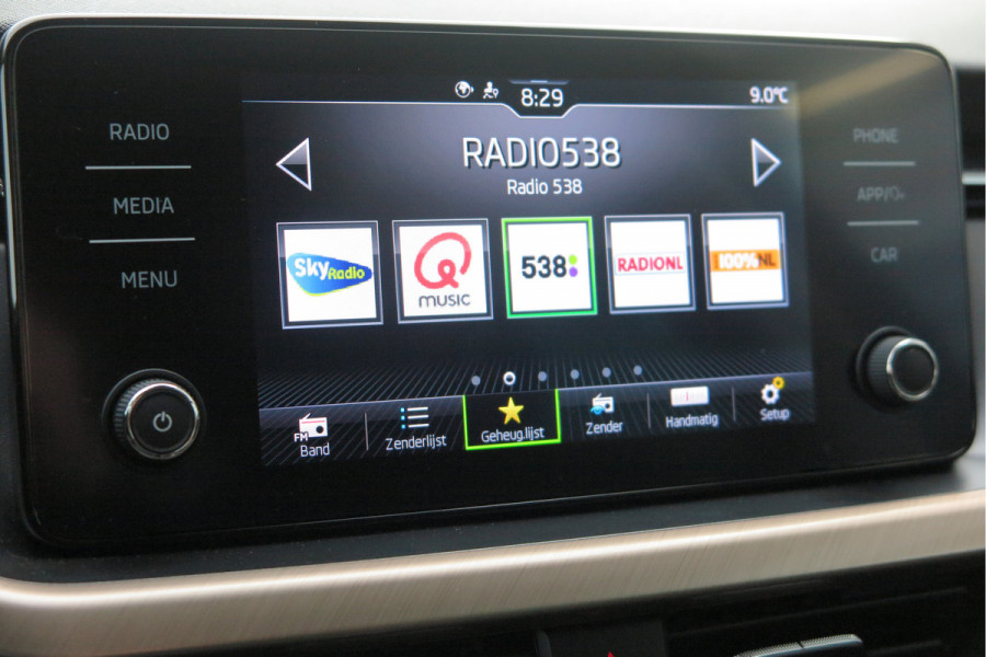 Škoda Kamiq 1.0 TSI 110pk Style PDC ,LMV,Trekhaak,Stoelverwarming,Cruisecontrol,Achteruitrijcamera, Carplay, Stuurwiel multifunctioneel, Navigatie(via carplay) etc.