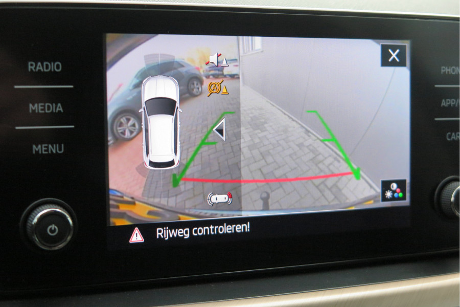 Škoda Kamiq 1.0 TSI 110pk Style PDC ,LMV,Trekhaak,Stoelverwarming,Cruisecontrol,Achteruitrijcamera, Carplay, Stuurwiel multifunctioneel, Navigatie(via carplay) etc.