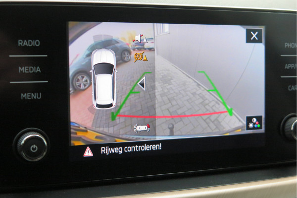 Škoda Kamiq 1.0 TSI 110pk Style PDC ,LMV,Trekhaak,Stoelverwarming,Cruisecontrol,Achteruitrijcamera, Carplay, Stuurwiel multifunctioneel, Navigatie(via carplay) etc.