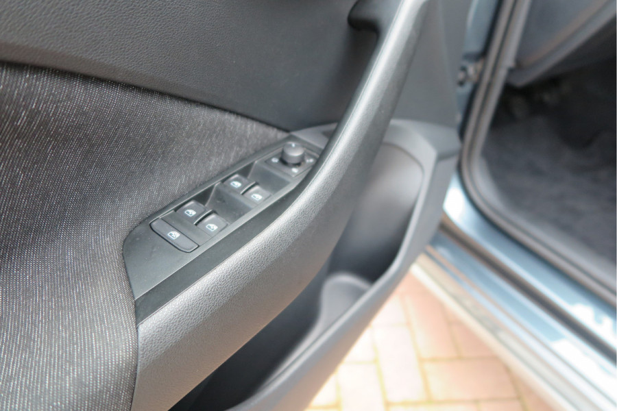 Škoda Kamiq 1.0 TSI 110pk Style PDC ,LMV,Trekhaak,Stoelverwarming,Cruisecontrol,Achteruitrijcamera, Carplay, Stuurwiel multifunctioneel, Navigatie(via carplay) etc.