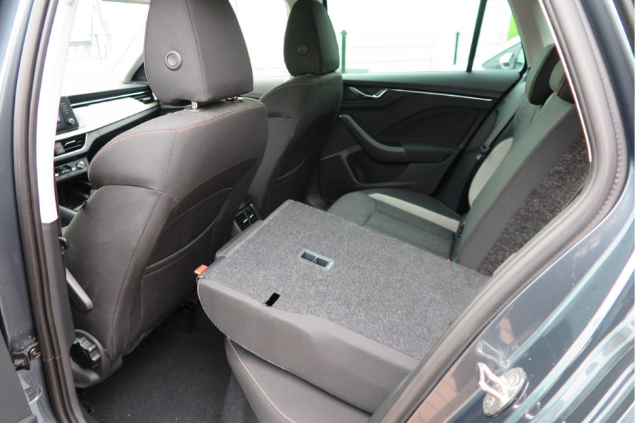 Škoda Kamiq 1.0 TSI 110pk Style PDC ,LMV,Trekhaak,Stoelverwarming,Cruisecontrol,Achteruitrijcamera, Carplay, Stuurwiel multifunctioneel, Navigatie(via carplay) etc.