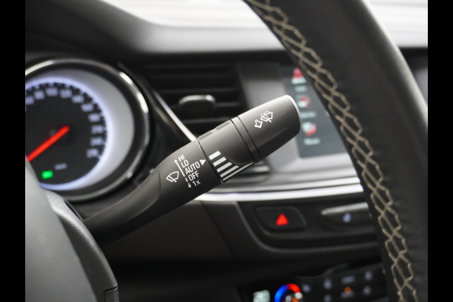 Opel Insignia Grand Sport 1.5T 165PK 5Drs Executive Leer AGR-Comfort Stoelen Camera Trekhaak Navi Apple Carplay Android Pdc LED Ecc Cruise Con Comfort Stoelen Regen-Lichtsensor Sensor dodehoek Verkeersherkenning Rijstrooksensor 1e Eigenaar Origineel Nederlandse Auto