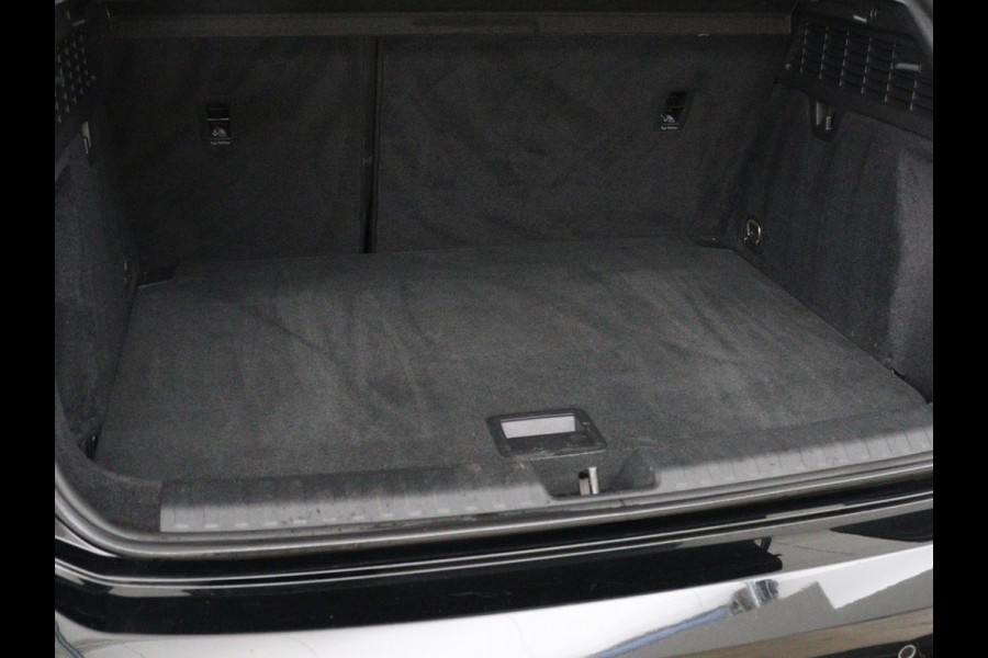 Audi A3 30 TFSI Business edition | Sportstoelen | Trekhaak | Carplay | 17'' | Navigatie | Virtual Cockpit | Full LED | Climate control | Parkeerhulp | Bluetooth | Cruise control