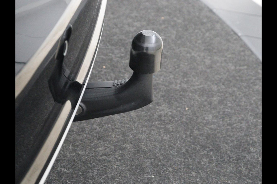 Audi A3 30 TFSI Business edition | Sportstoelen | Trekhaak | Carplay | 17'' | Navigatie | Virtual Cockpit | Full LED | Climate control | Parkeerhulp | Bluetooth | Cruise control