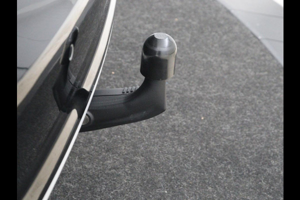 Audi A3 30 TFSI Business edition | Sportstoelen | Trekhaak | Carplay | 17'' | Navigatie | Virtual Cockpit | Full LED | Climate control | Parkeerhulp | Bluetooth | Cruise control