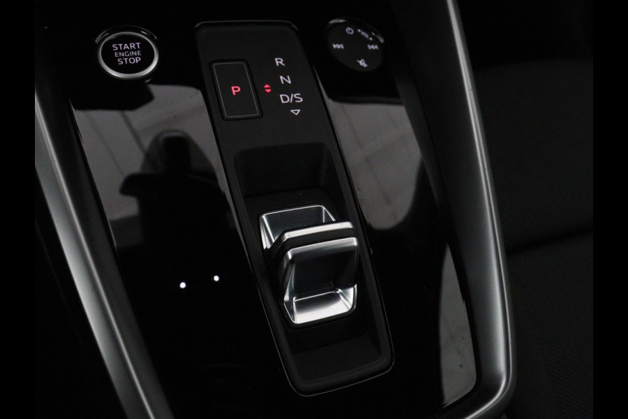 Audi A3 30 TFSI Business edition | Sportstoelen | Trekhaak | Carplay | 17'' | Navigatie | Virtual Cockpit | Full LED | Climate control | Parkeerhulp | Bluetooth | Cruise control